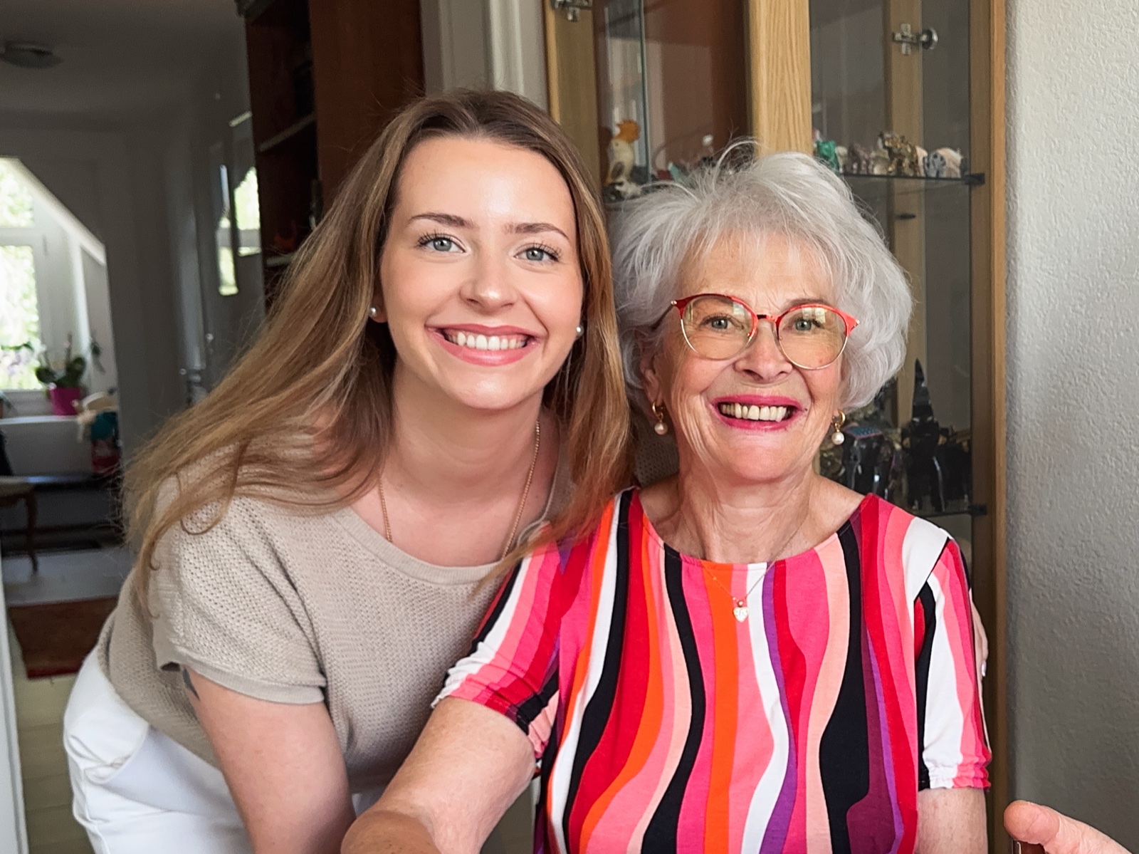 Heidi et sa petite-fille Mélissa, souriantes